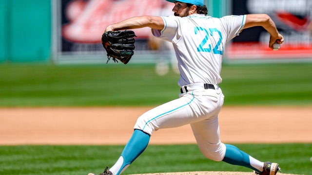 hernandez-pitch.jpg 