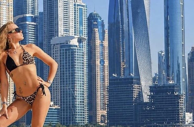 brooke-instagram-beach-in-dubai.jpg 