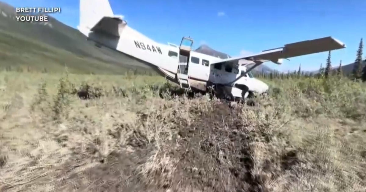 Stunning video shows plane's emergency crash landing in Alaska