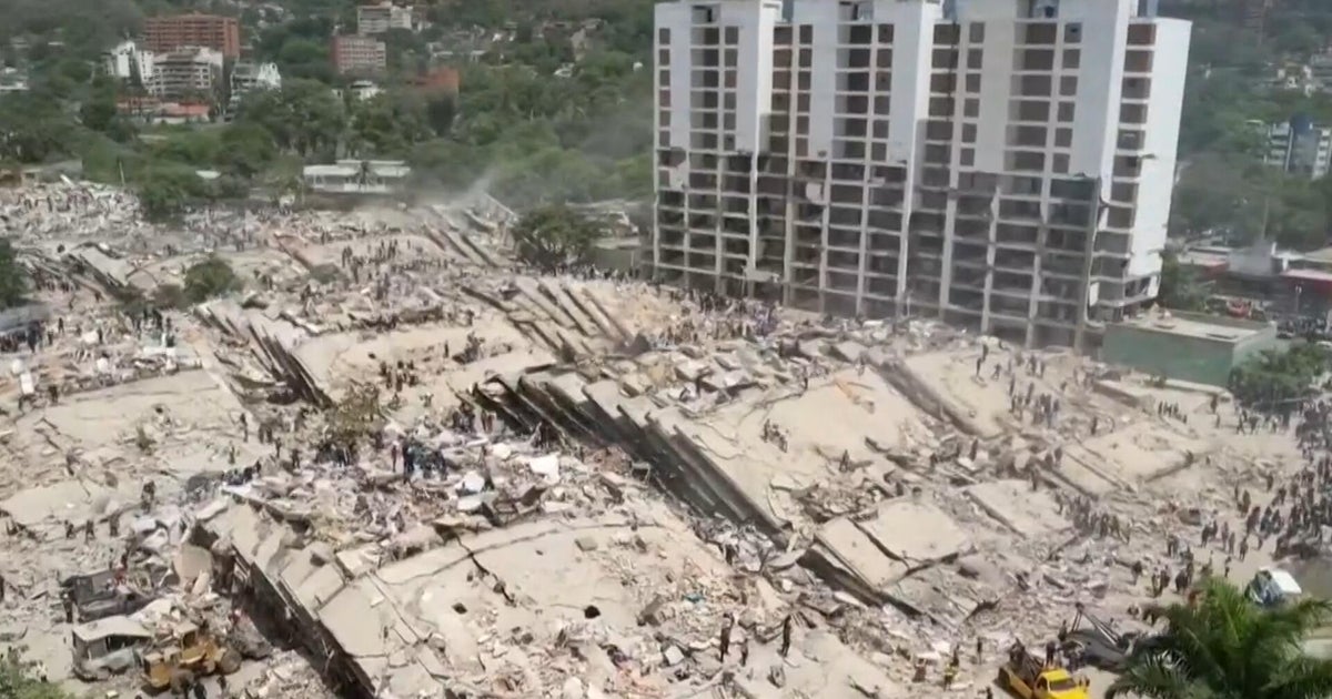 Venezuela earthquake death toll tops 900 as rescuers race to find survivors