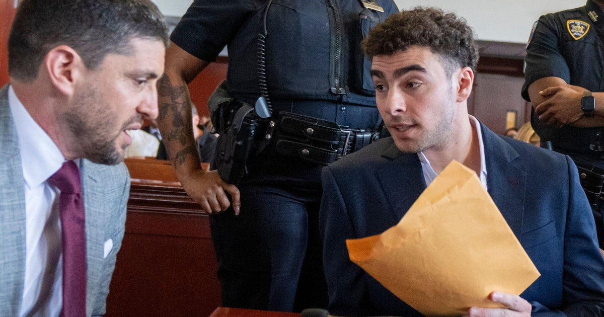 Luigi Mangione's defense team discussed possible plea deal in federal case, sources say