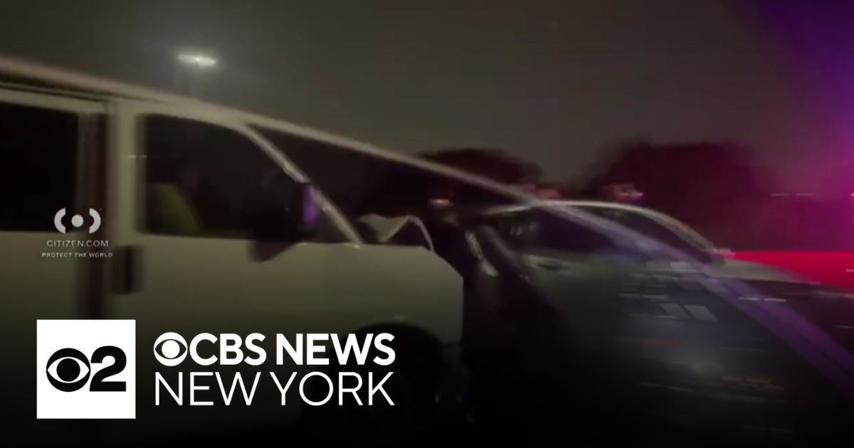 11 hurt after crash on Belt Parkway in Brooklyn - CBS New York