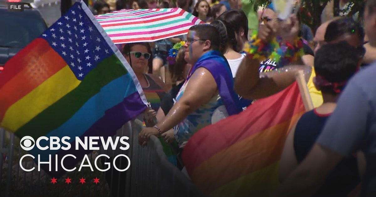Chicago Pride Parade organizers prepare for hot weather Sunday - CBS ...