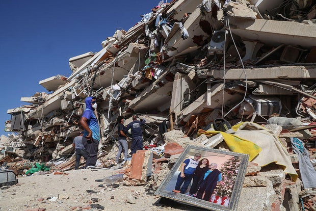 Death Toll Increases In Venezuela Three Days After A Double Earthquake Struck The Country 