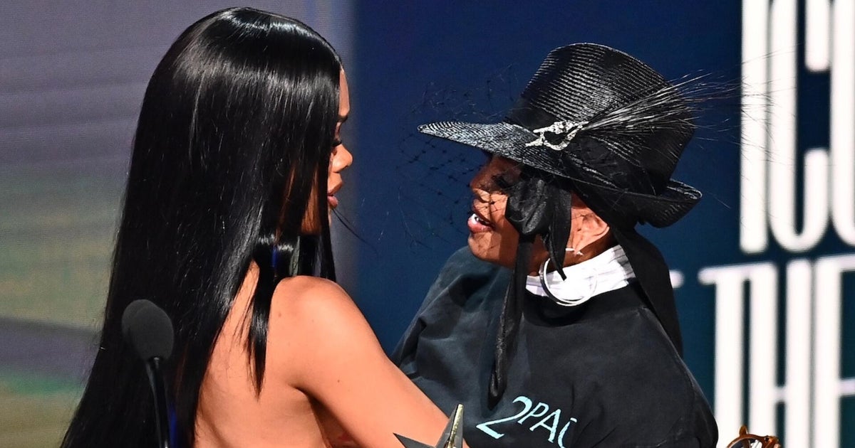 Teyana Taylor surprised by Janet Jackson with BET Icon of the Year Award
