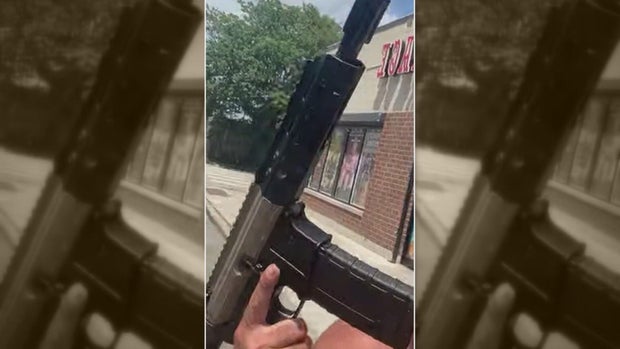 gun-in-attack.jpg 