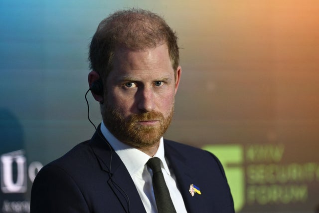 Prince Harry "exploring every option" to bring Meghan and the kids on U.K.  visit amid dispute over security - CBS News
