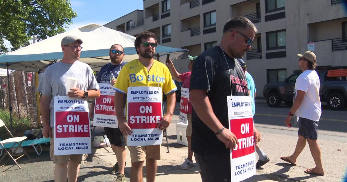 Tugboat workers go on strike days before Sail Boston and July 4th fireworks: 