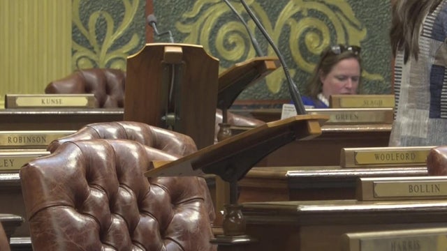 Michigan lawmakers continue working on budget 