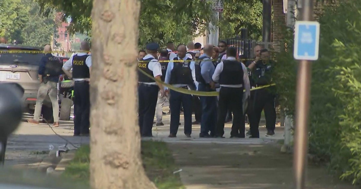 2 Chicago police officers shot in South Shore after traffic stop; driver also shot and critically injured