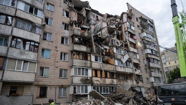 Russian attack on Kyiv leaves 10 dead 
