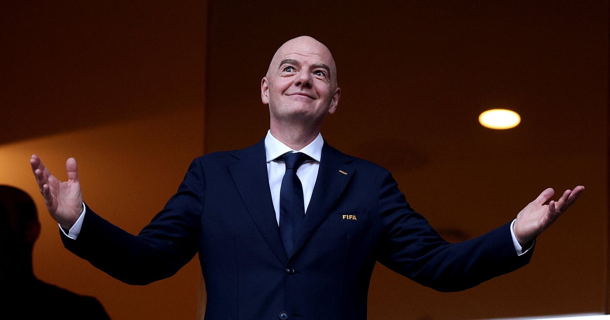 FIFA е критикувана за решението да отмени спирането на червения картон на звездата на САЩ след телефонно обаждане на Тръмп