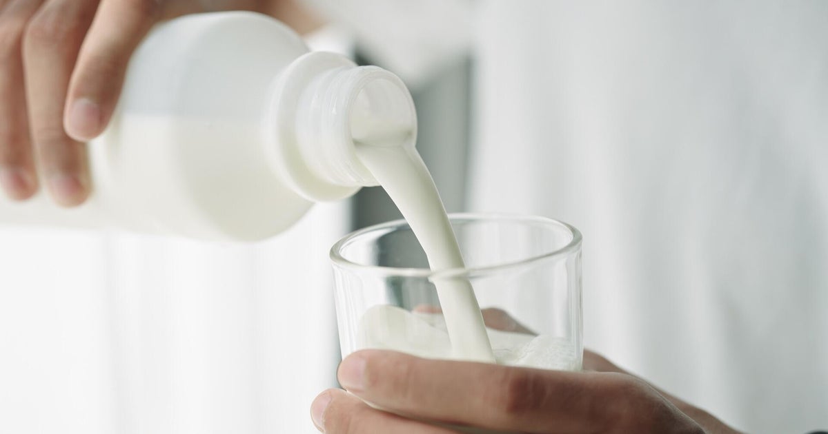 What to know about the potential health risks of drinking raw milk