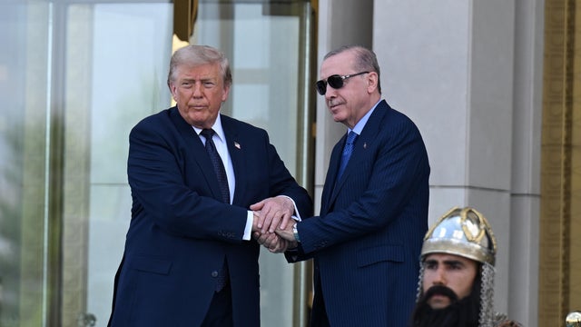 Turkish President Erdogan welcomes US President Trump with official ceremony in Ankara 