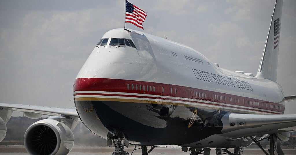 Възникват въпроси относно дарения от Катар Air Force One, след като Тайните служби посъветваха Тръмп да вземе стария самолет