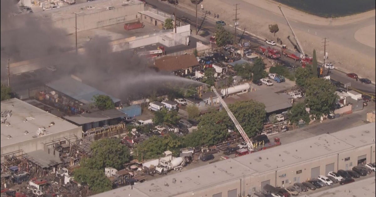 Fire engulfs 10 cars at Pacoima salvage yard