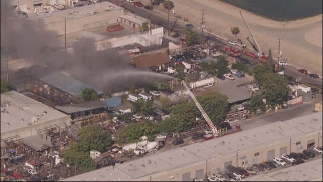 pacoima-salvage-yard-fire.jpg 