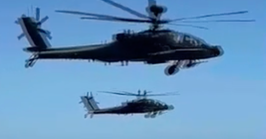 Отстраняванията на пилотите на Apache бяха отменени след ниско прелитане над плажа на Южна Каролина