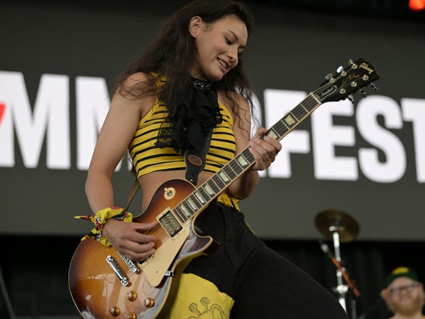 ed-spinelli-summerfest-w3d2askcarol02.jpg 