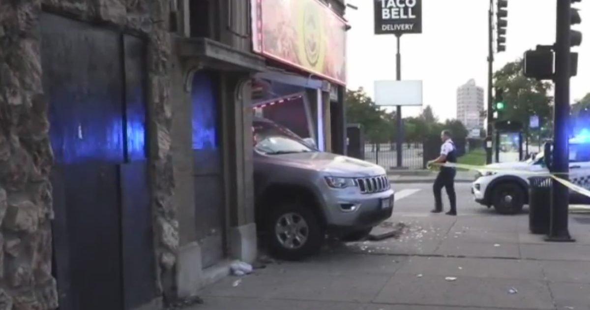 Police investigating crash-and-grab attempt in North Lawndale