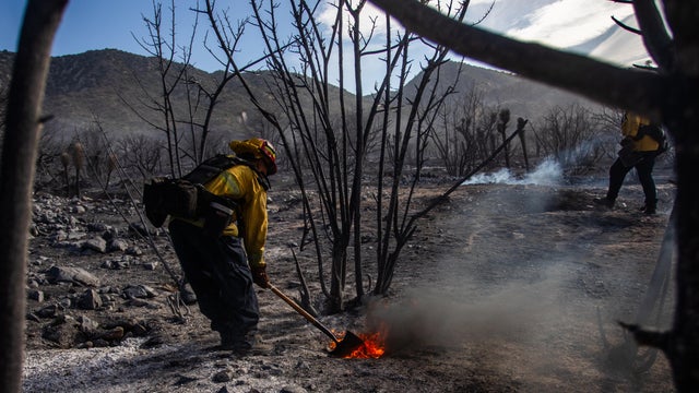 Summit Fire Spreads Over 2700 Acres North Of Los Angeles 
