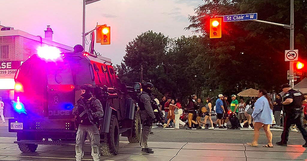 At least 2 killed in shooting at Toronto street festival, police say