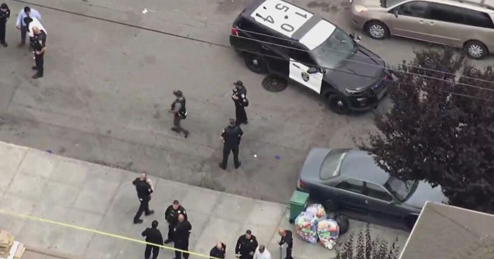 Police shoot and kill armed suspect in East Oakland strip mall parking ...