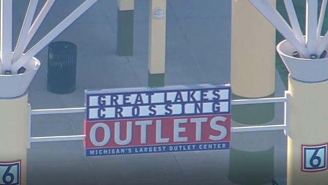 great-lakes-crossing-sign.jpg 