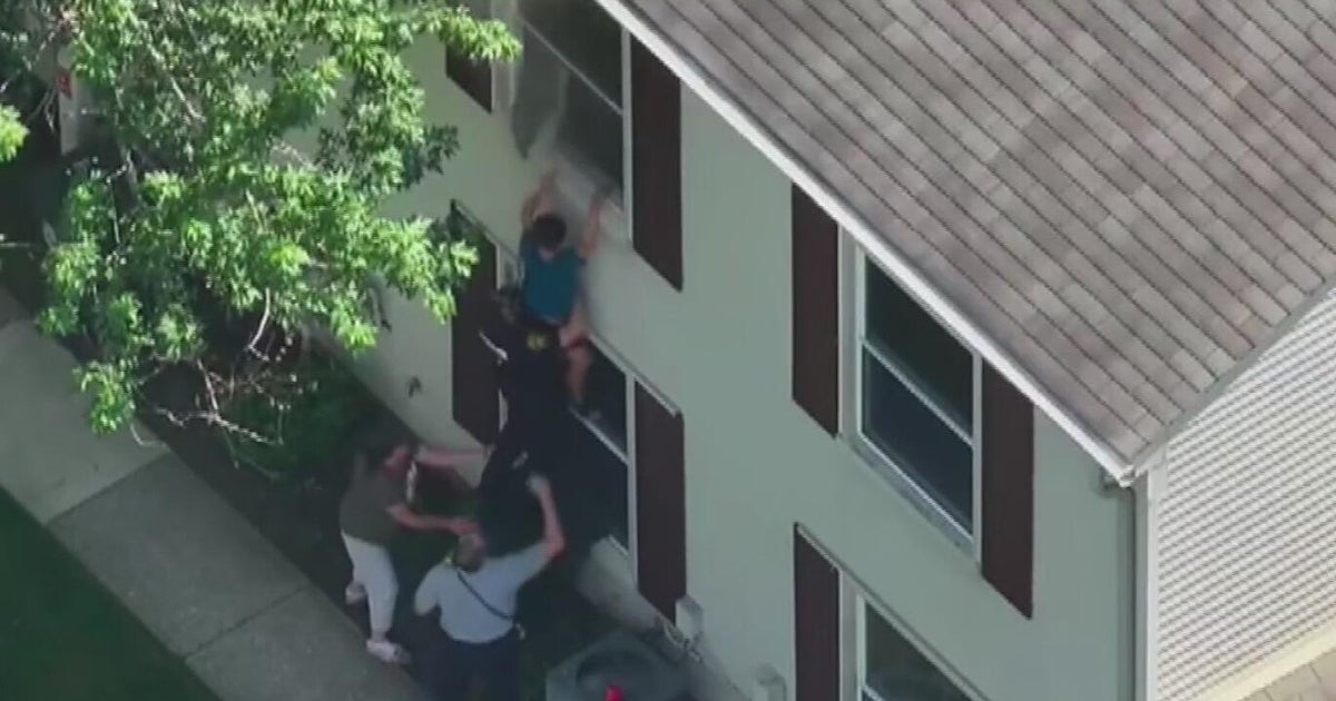 Oakland County deputy climbs trash bin to rescue children from house fire