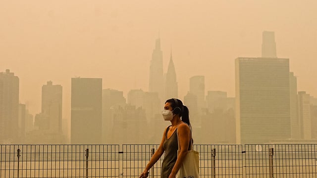 Wildfire smoke from Canada shrouds New York City skyline 