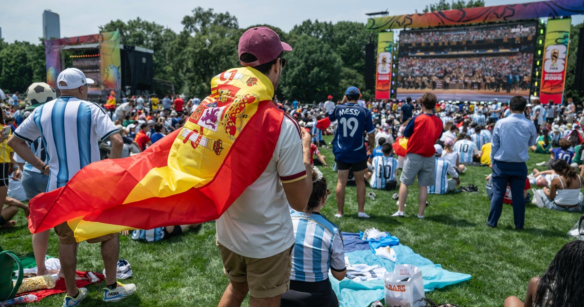 Fans who couldn't score tickets to World Cup final in N.J. head to NYC watch parties