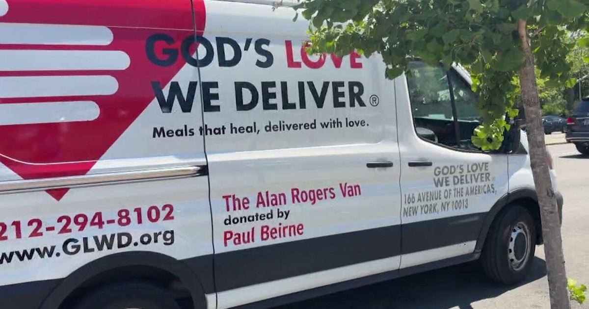 cbsnews.com - Hannah  Kliger - Meal delivery program offers food and connection for NYC veterans