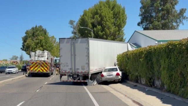 y-semi-truck-vs-vehicle-crash-into-school-vo-sac-metro-fire-2.jpg 
