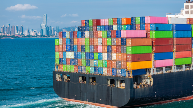 Container transport of exported goods in the port 