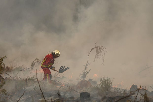 TOPSHOT-FRANCE-ENVIRONMENT-CLIMATE-WEATHER-WILDFIRE 