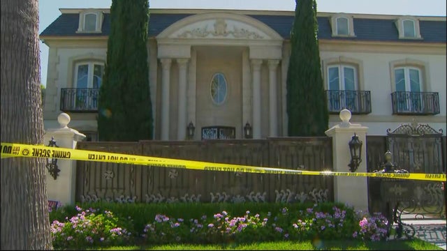 beverly-hills-fbi-raid.jpg 