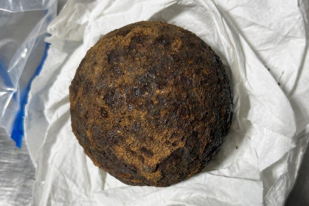 Stolen Civil War-era cannonballs found in suitcase at Alabama airport