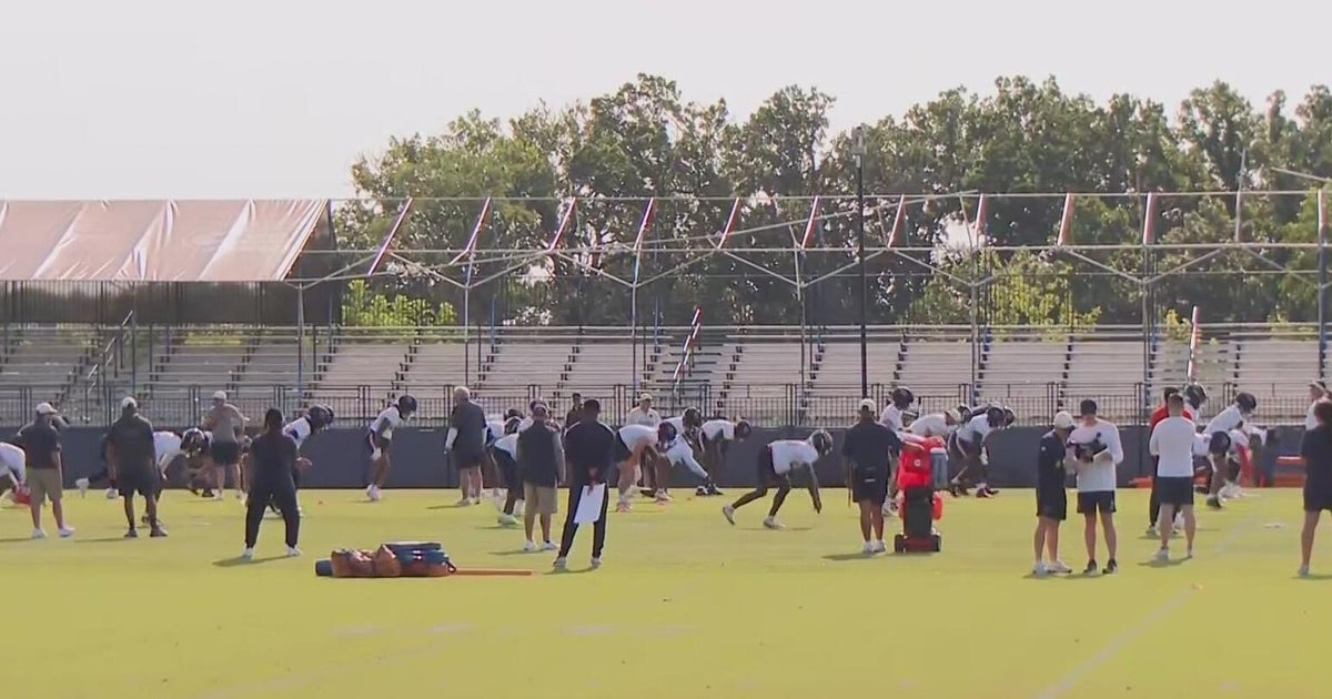 Chicago Bears kick off training camp at Halas Hall - CBS Chicago
