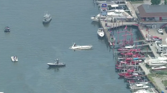 roys-marina-boat-fire.png 