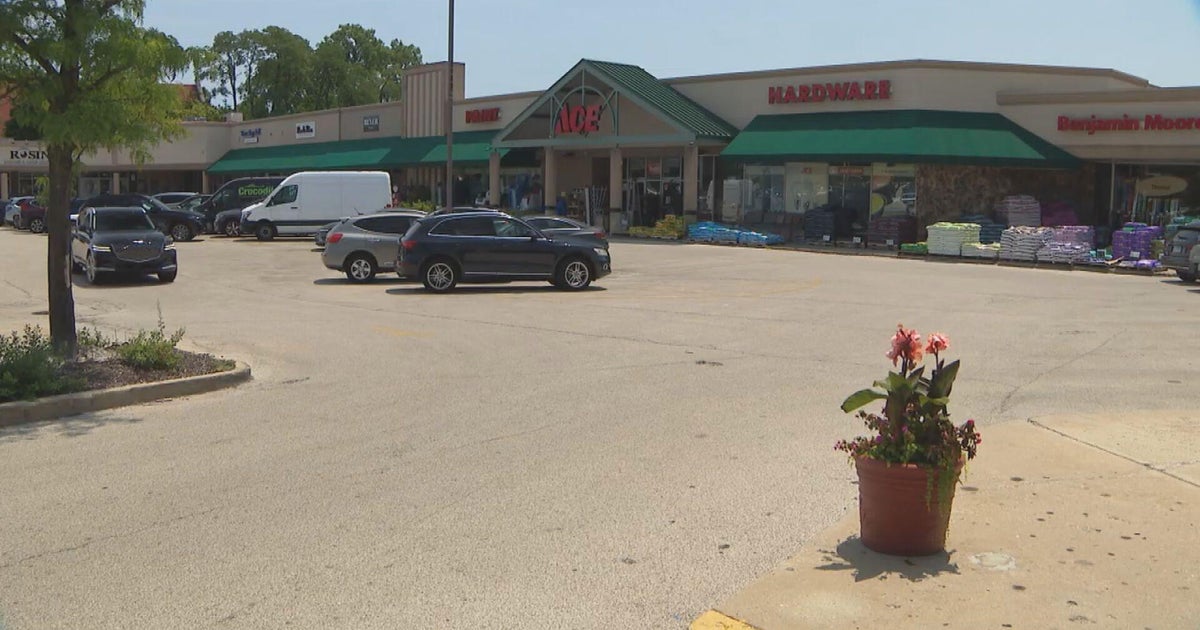Northbrook residents fight plan to replace Meadow Plaza Shopping Center with condos
