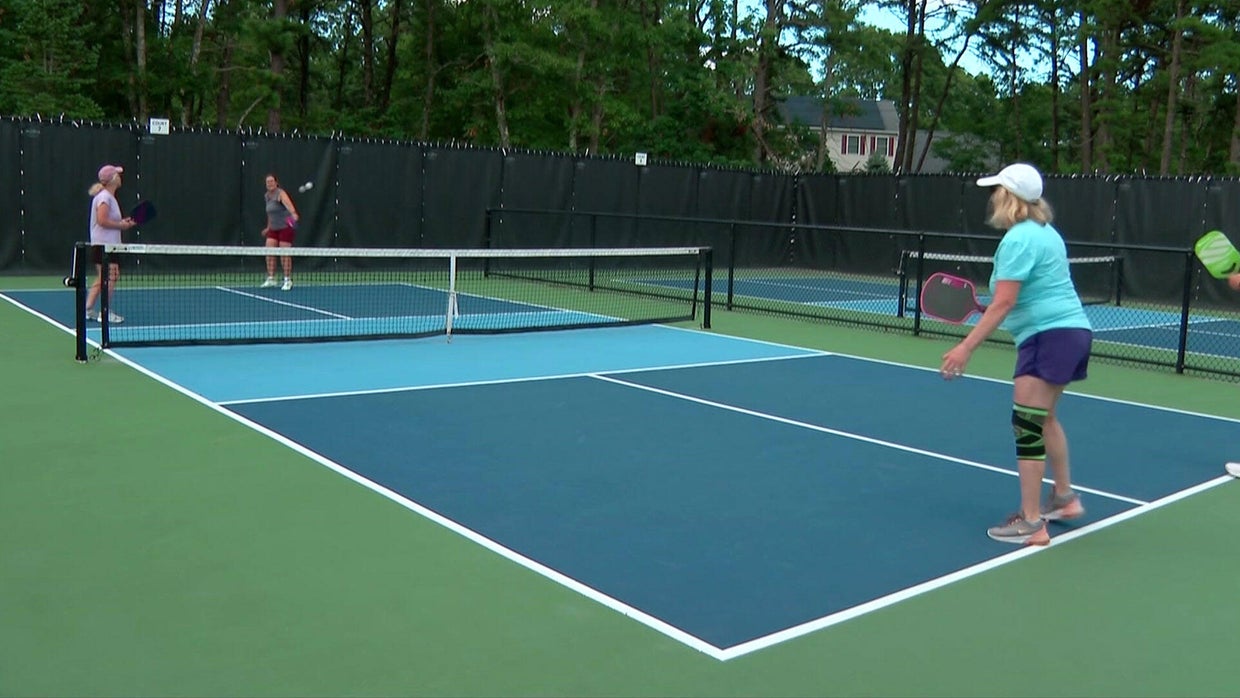 Pickleball players upset over new noise-reducing ball required by Cape ...