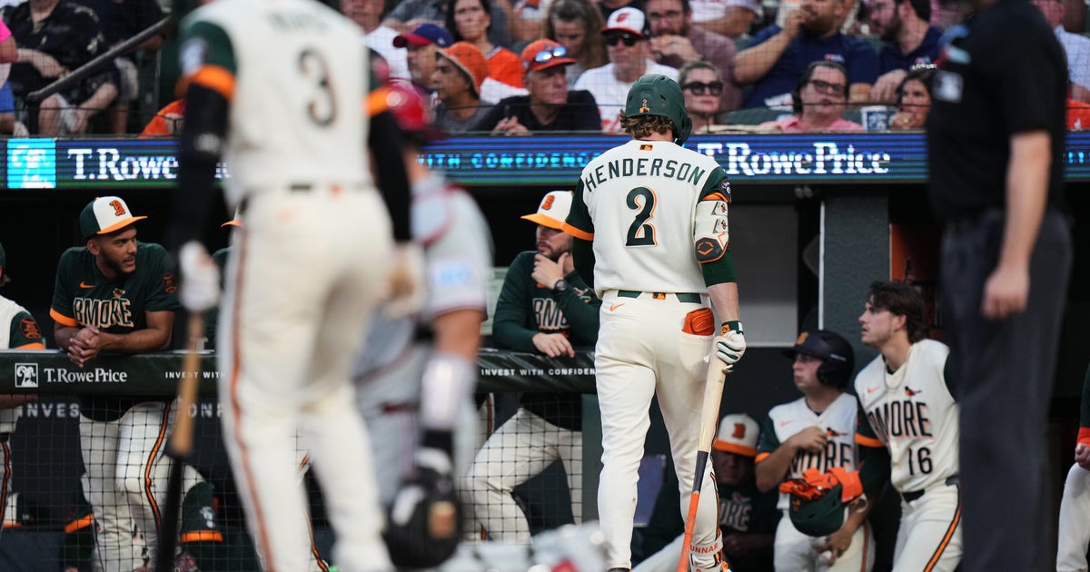 Henderson triples in 4-run 7th in the Orioles' 6-4 win over the Phillies