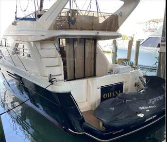 yacht.jpg 