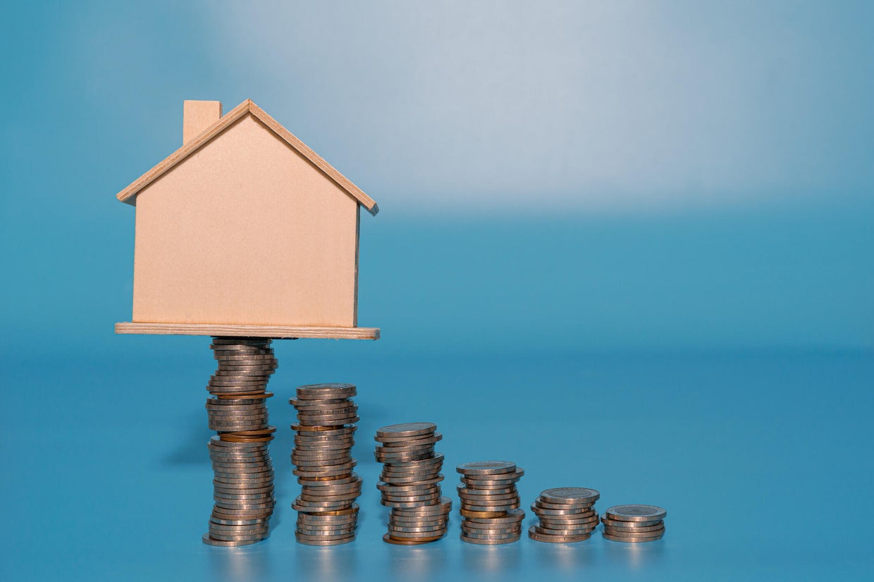 How to negotiate a lower home price in today's economy, according to ...