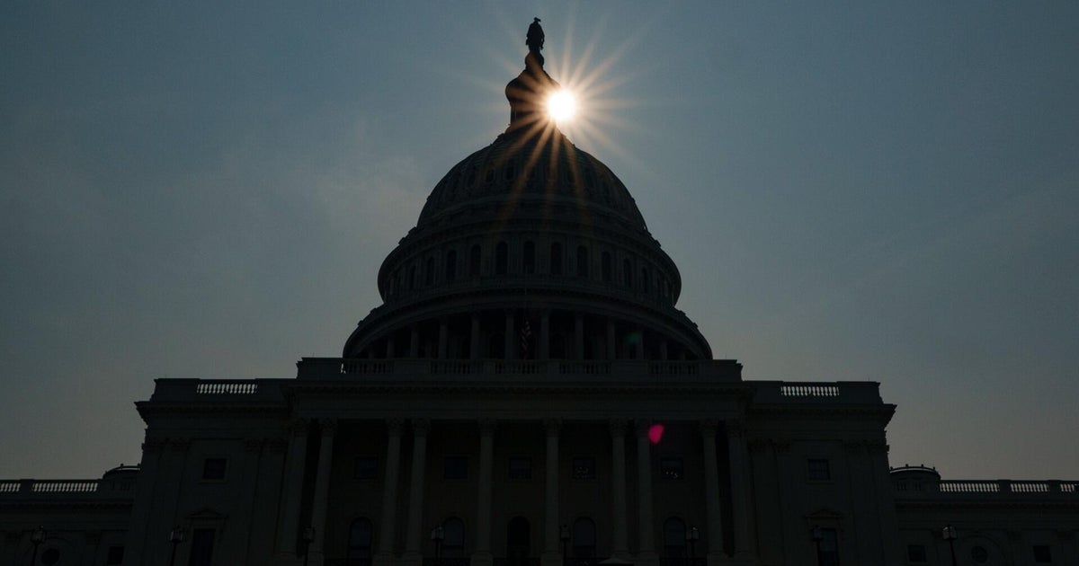 Most federal workers say they wouldn't enter public service again, survey finds