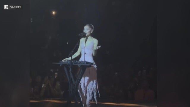 ariana-chicago.jpg 