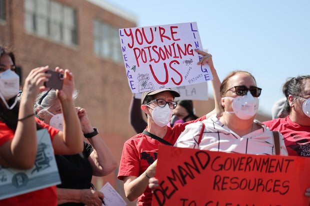 Boyle Heights residents rally against Lineage warehouse