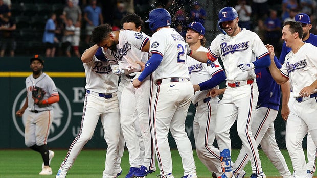 giants-rangers-2289123786.jpg