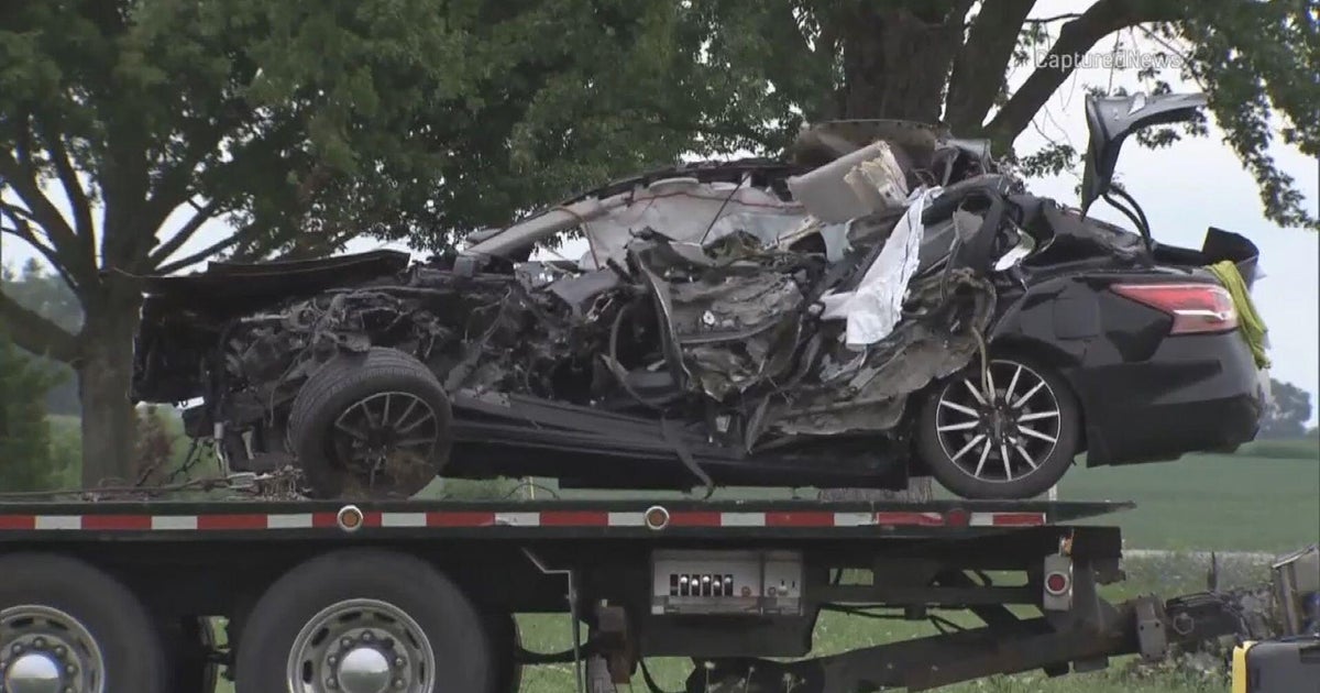 1 dead, 4 injured in fiery crash in Genoa Township, Illinois