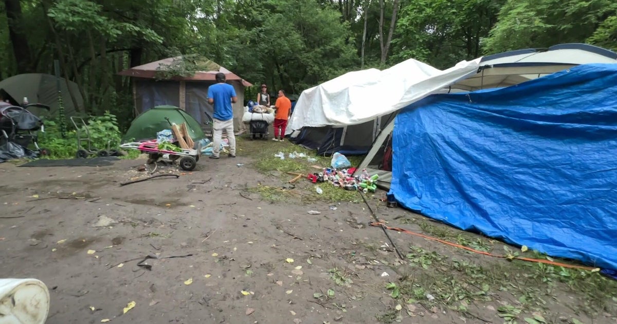 Dozens move to encampment on St. Paul's west side after closure at Pig's Eye